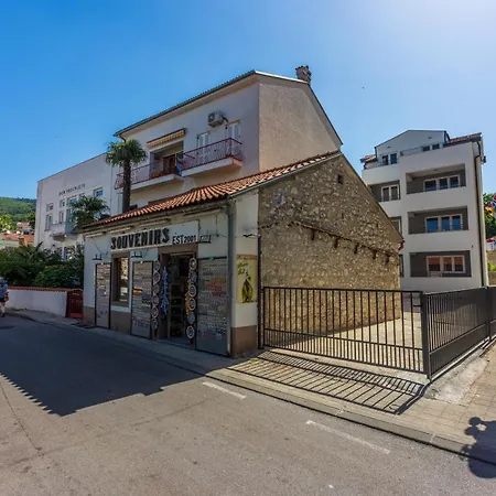 Luxury Apartments Lovorka 1 & 2**** Selce Exterior photo