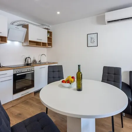Luxury Apartments Lovorka 1 & 2**** Selce Exterior photo