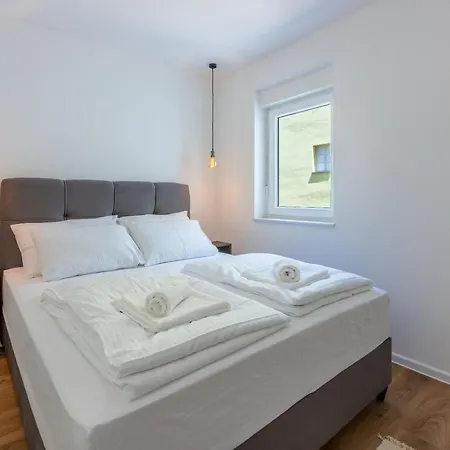 Luxury Apartments Lovorka 1 & 2**** Selce Exterior photo