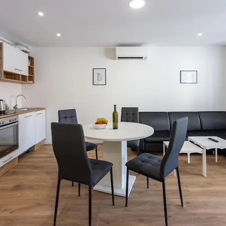 Luxury Apartments Lovorka 1 & 2**** Selce Exterior photo