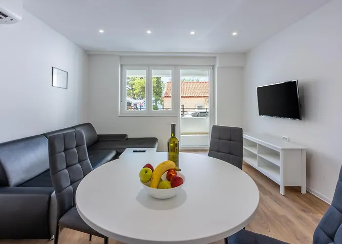 Luxury Apartments Lovorka 1 & 2****