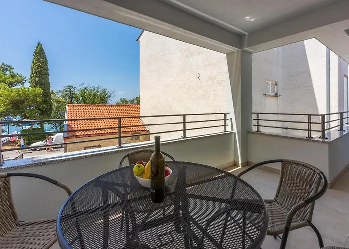 Luxury Apartments Lovorka 1 & 2****
